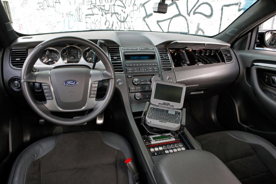  Ford Stealth Police Interceptor Concept 2010 года  (фото 3 из 14)